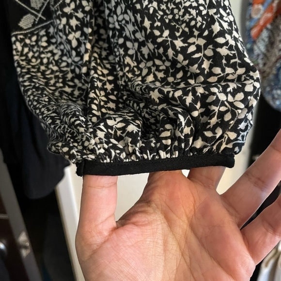 Black Tiered Tunic w/ Tassels & Bubble Sleeve - Picture 8 of 14